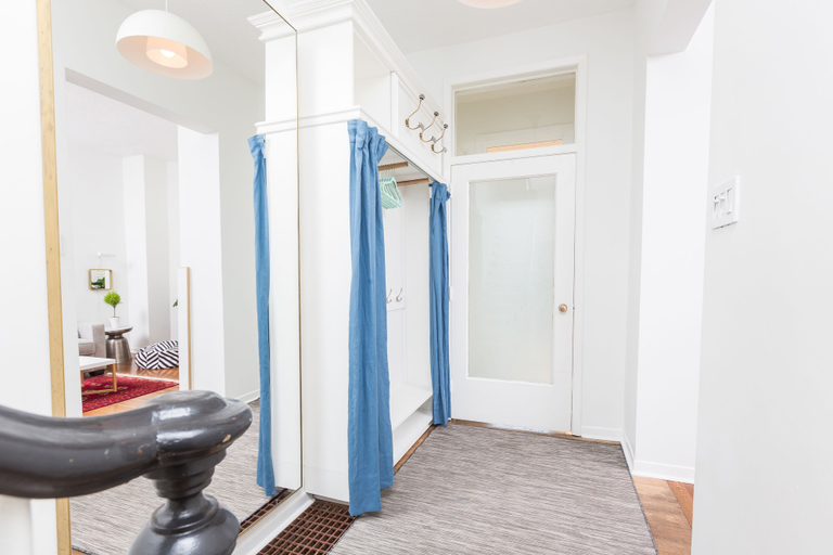 Others 5, Applewood Suites - Queen West, Toronto