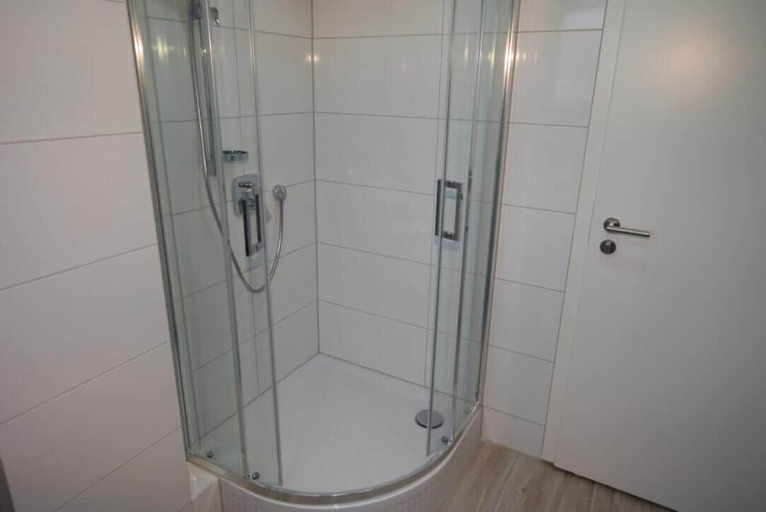 Bathroom 2, AB Apartment 23 near Cannstatter Wasen, Stuttgart