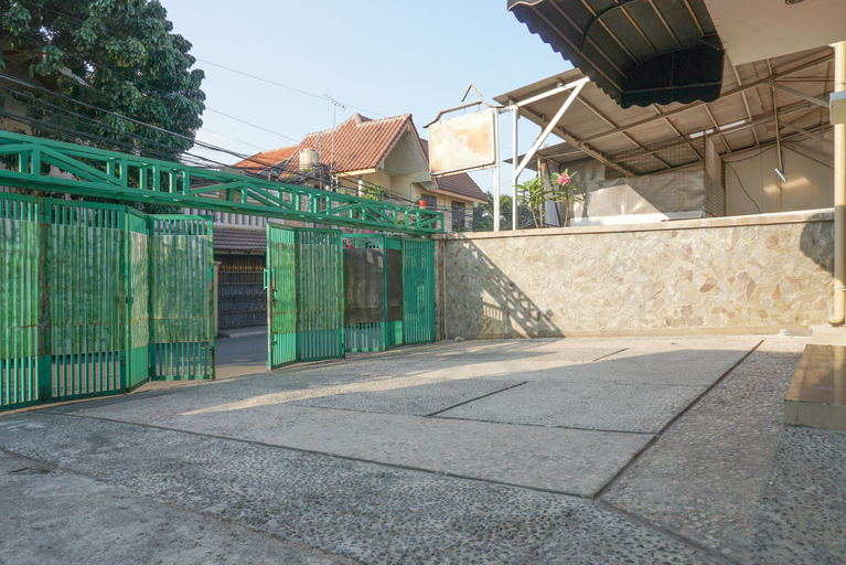 Exterior & Views 2, RedDoorz near Kemang Square, Jakarta Selatan