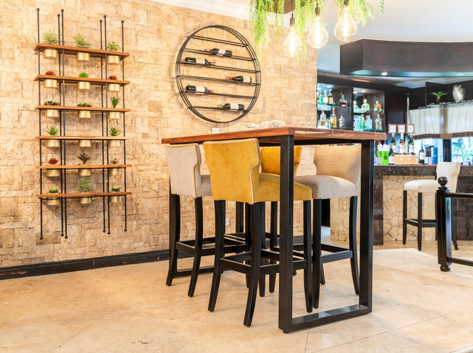 Food & Drinks 5, Villa Monticello, Accra