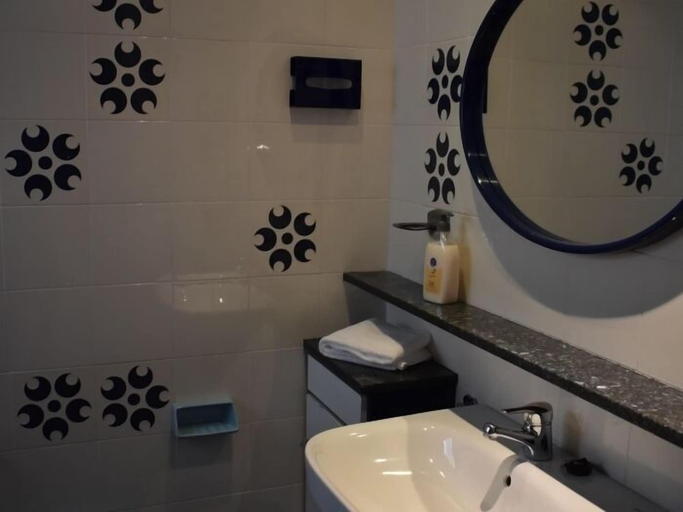 Bathroom 3, Victory Be my Guest Castelldefels, Barcelona