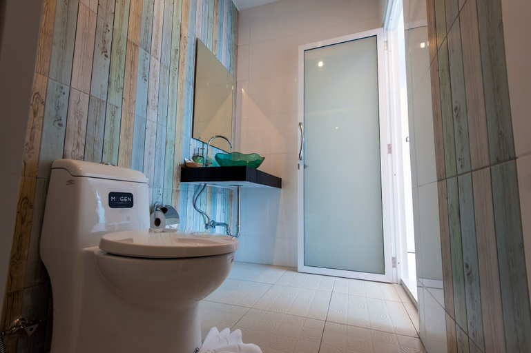 Bathroom 5, Jinda Resort, Phuket Island