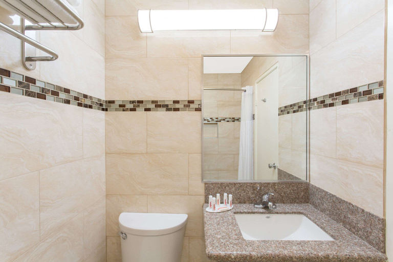 Bathroom 4, Days Inn by Wyndham Indio, Riverside