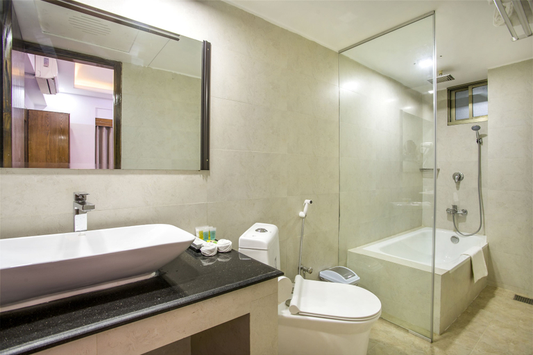 Bathroom 5, White Palace Hotel, Dhaka