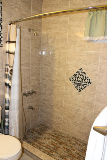 Bathroom 3, Sunset Strip Acadia Guest Apartment
