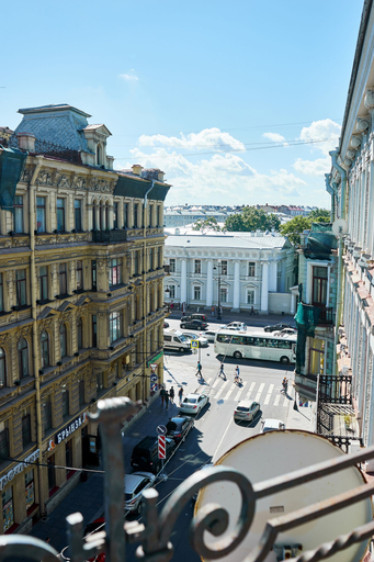 Others 5, Karavannaya 11 by Ginza Project, Sankt-Peterburg gorsovet