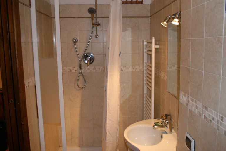 Bathroom 4, La corte di San Giuseppe, Florence