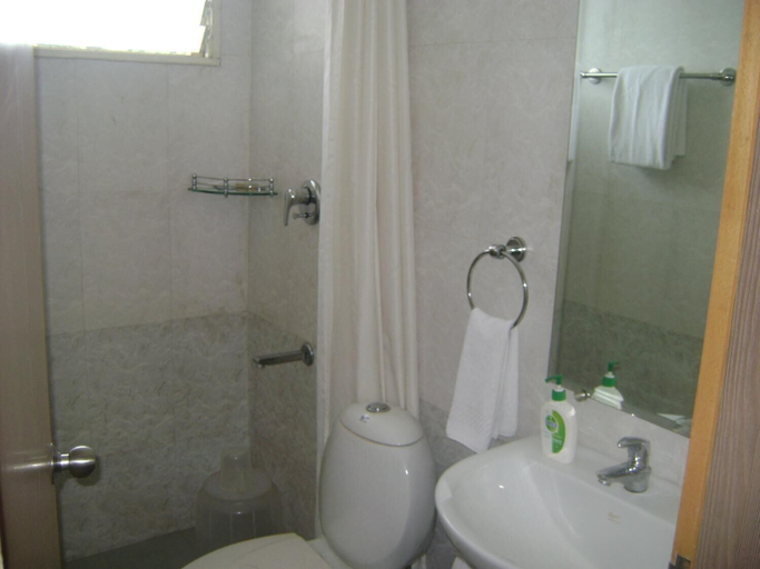 Bathroom 5, Compact Tea Pavillion Hotel, Bangalore