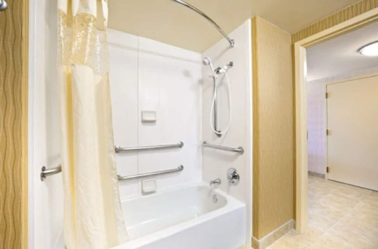 Bathroom 5, Hampton Inn & Suites Arundel Mills/Baltimore, Anne Arundel