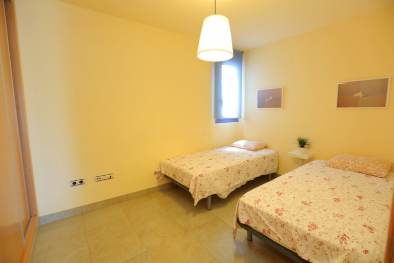 Bedroom 2, Apartamento Junto al mar Para 8 Personas en Cambrils, Tarragona