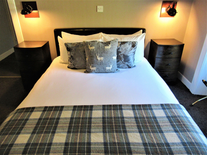 Bedroom 2, Invershin Hotel Bunkhouse & Bar, Highland
