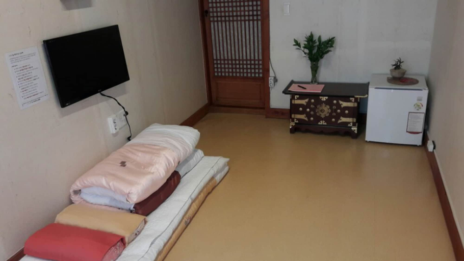 Bedroom 4, Sarangroo, Jeonju