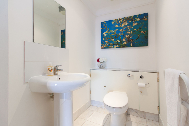 Bathroom 4, Canary Wharf Luxury River view apartment, London