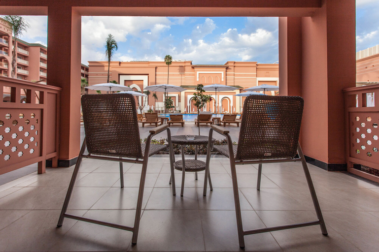 Exterior & Views 4