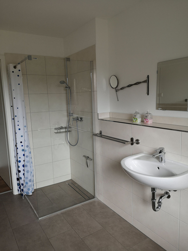 Bathroom 4, Modernes Apartmenthaus, Havelland