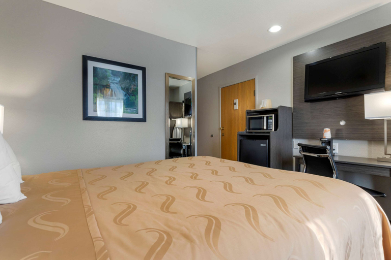 Bedroom 3, Quality Inn, Sequoyah