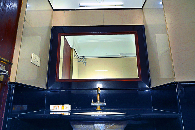 Bathroom 5, Hotel Rajhans International, Bhagalpur