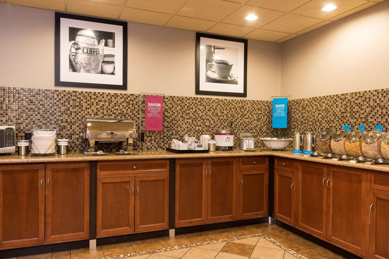 Food & Drinks 5, Hampton Inn & Suites East Lansing/Okemos , Ingham