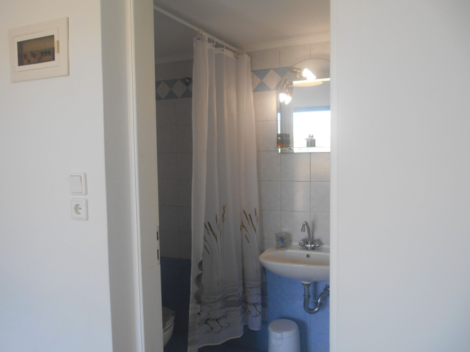 Bathroom 4, Elea Milos, South Aegean
