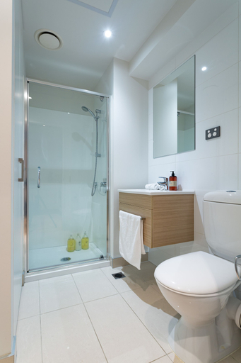 Bathroom, Toodle's Pristine inner-city nest with carpark, Waitakere
