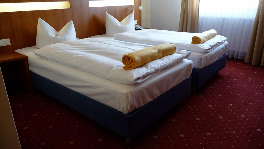 Bedroom 3, Hotel Haslbach FGZ, Regensburg