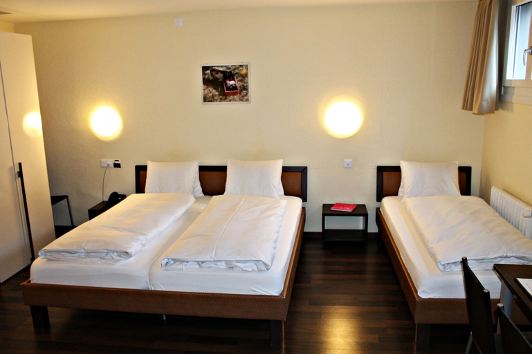 Bedroom 4, Hotel Goldener Schlüssel, Uri