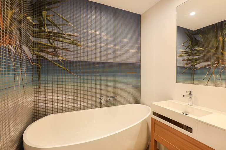 Bathroom 5, Andari Holiday Apartments, Noosa - Sunshine-Peregian