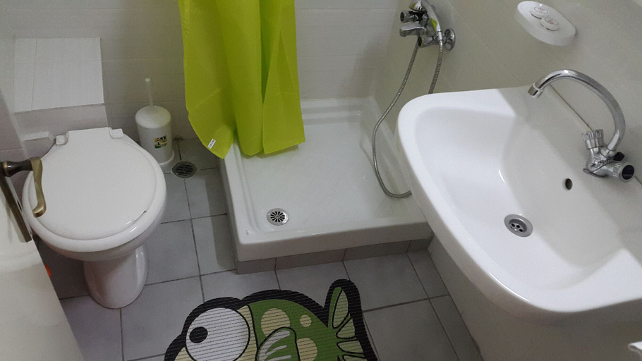 Bathroom 5, Epic Rooms, Central Greece