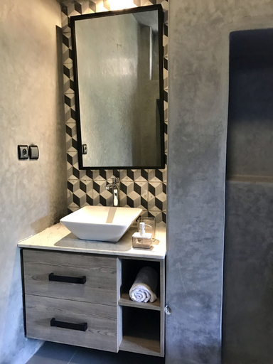 Bathroom 4, Le Mamass, Marrakech