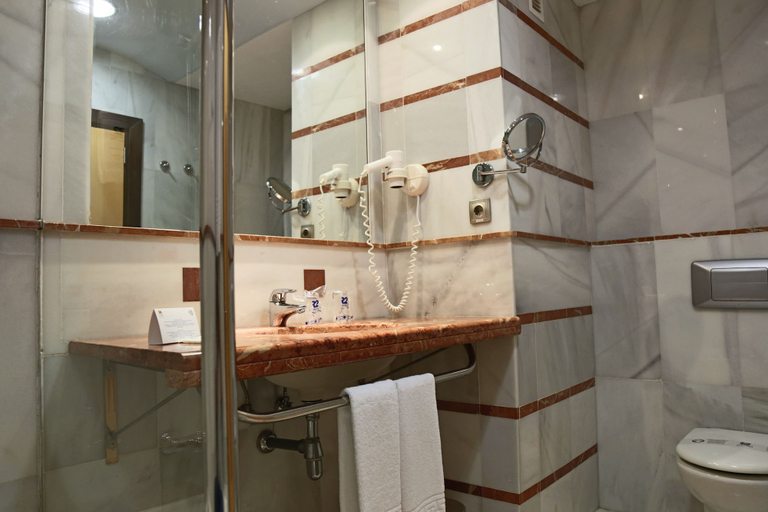Bathroom 4, R2 Pájara Beach Hotel & Spa - All Inclusive, Las Palmas
