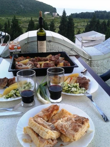 Food & Drinks