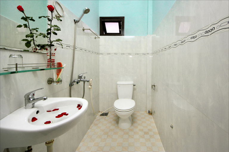 Bathroom 4, Dong Nguyen Homestay Riverside, Da Nang