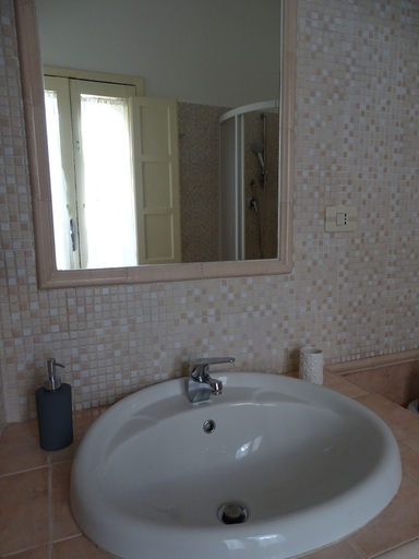 Bathroom 3, Palazzo Iargia, Syracuse