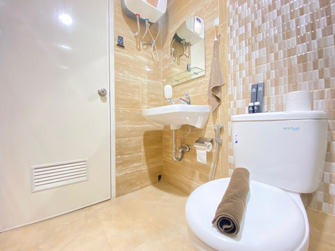 Bathroom 3, Luxurious 2Br Apartment At Parahyangan Residence, Bandung