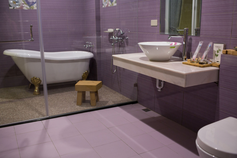 Bathroom 3, Water Reflections At Ease, Pingtung