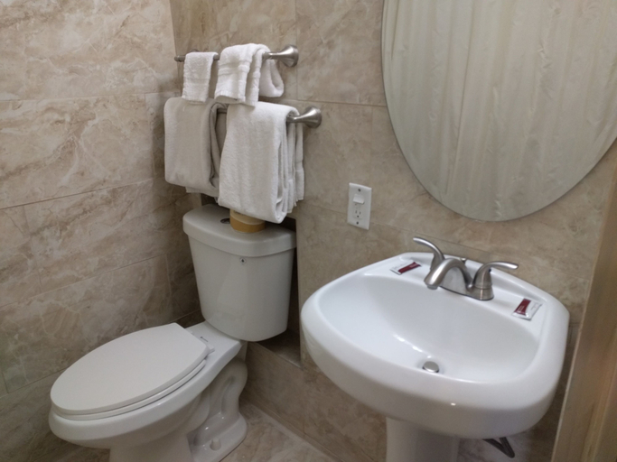 Bathroom 3, El Rey Motel, Gila