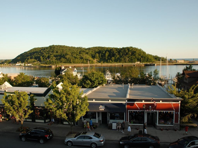 Betsie Harbor Lodging, Benzie