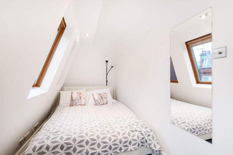 Bedroom 2, Covent Garden Dreams, London