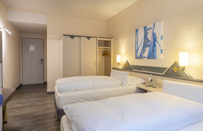 Bedroom 2, Parkhotel Berghoelzchen, Hildesheim
