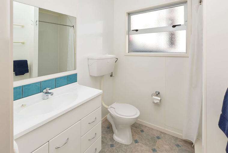 Bathroom 3, Russell Top 10 Holiday Villas, Far North