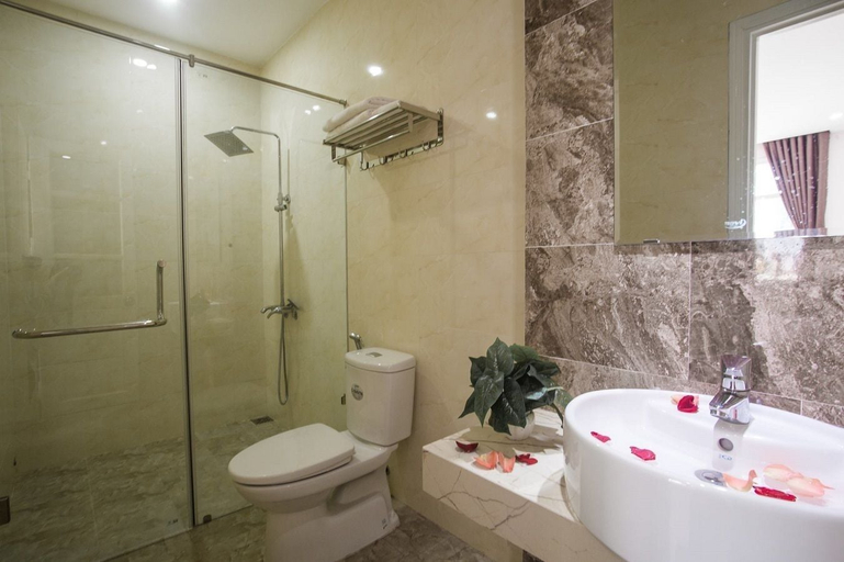 Bathroom 4, Miss Ten Homestay, Da Nang