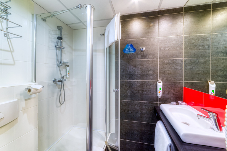 Bathroom 5, ibis Styles Bielsko Biala, Bielsko-Biała