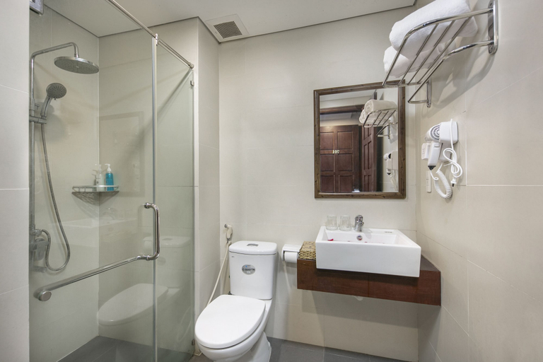 Bathroom 3, L'AMORE BOUTIQUE HOTEL, Da Nang