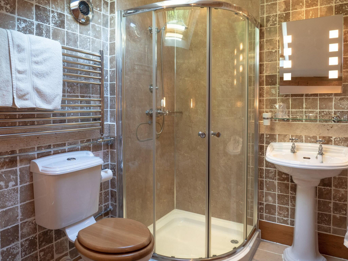 Bathroom 3, The Wayside and Whisky Barn, Cumbria