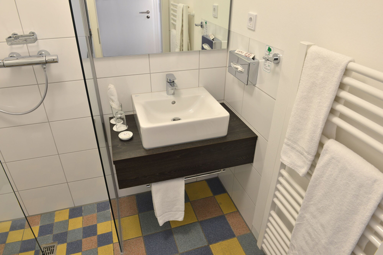 Bathroom 4, Uhu Gästehaus, Köln
