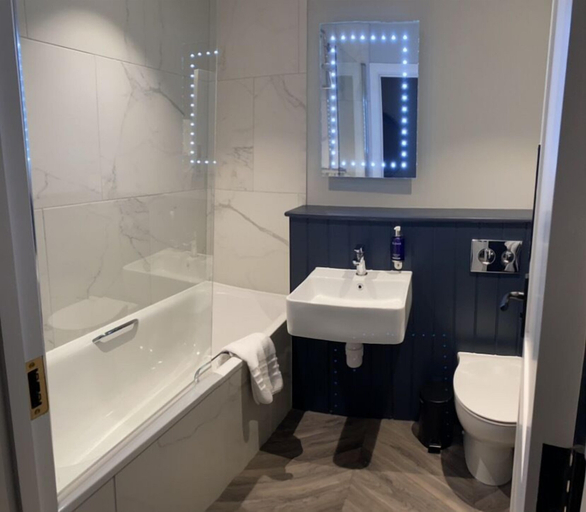 Bathroom 3, Cottesmore Golf And Country, West Sussex