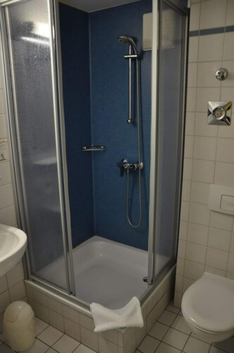 Bathroom 5, Sleep & Go Hotel Magdeburg, Magdeburg