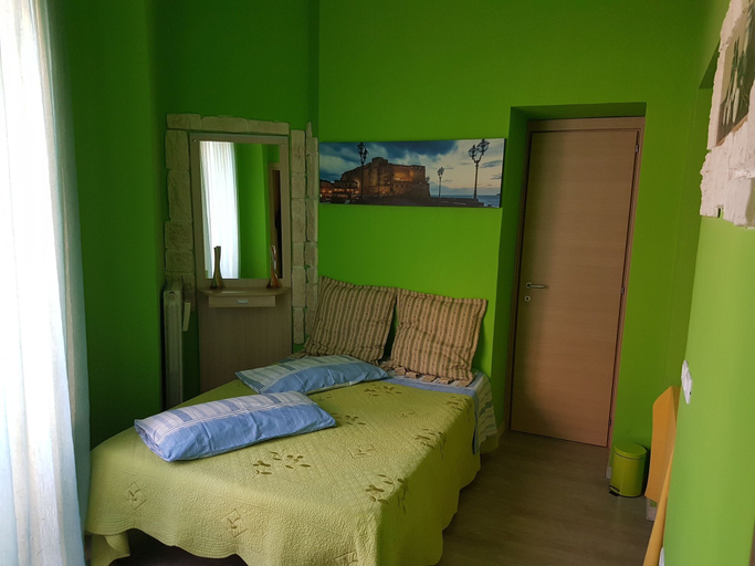 Bedroom 3, Thousand Colors, Napoli