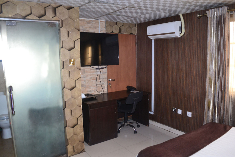 Bedroom 3, Valley Front View Hotel, Kosofe