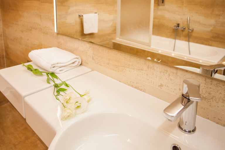 Bathroom 4, Hotel Italia, Cagliari
